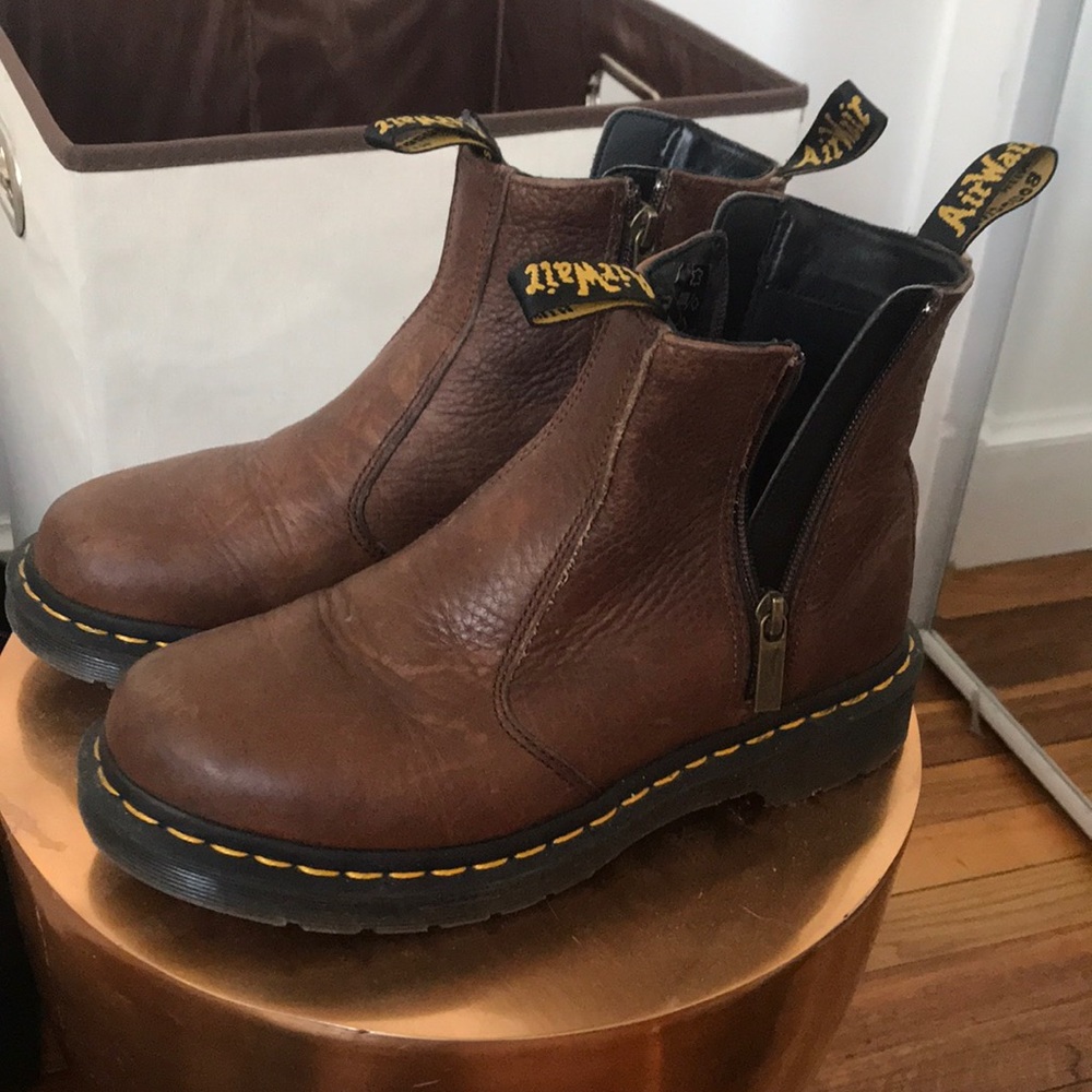US 7 Women’s Doc Marten AirWair Brown Boot
